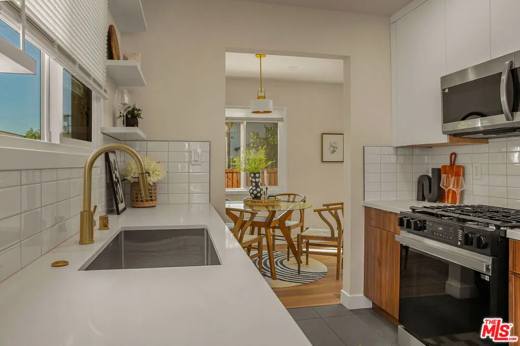 2046 1/2 S Burnside Avenue, Los Angeles, California 90016 home-pic-14